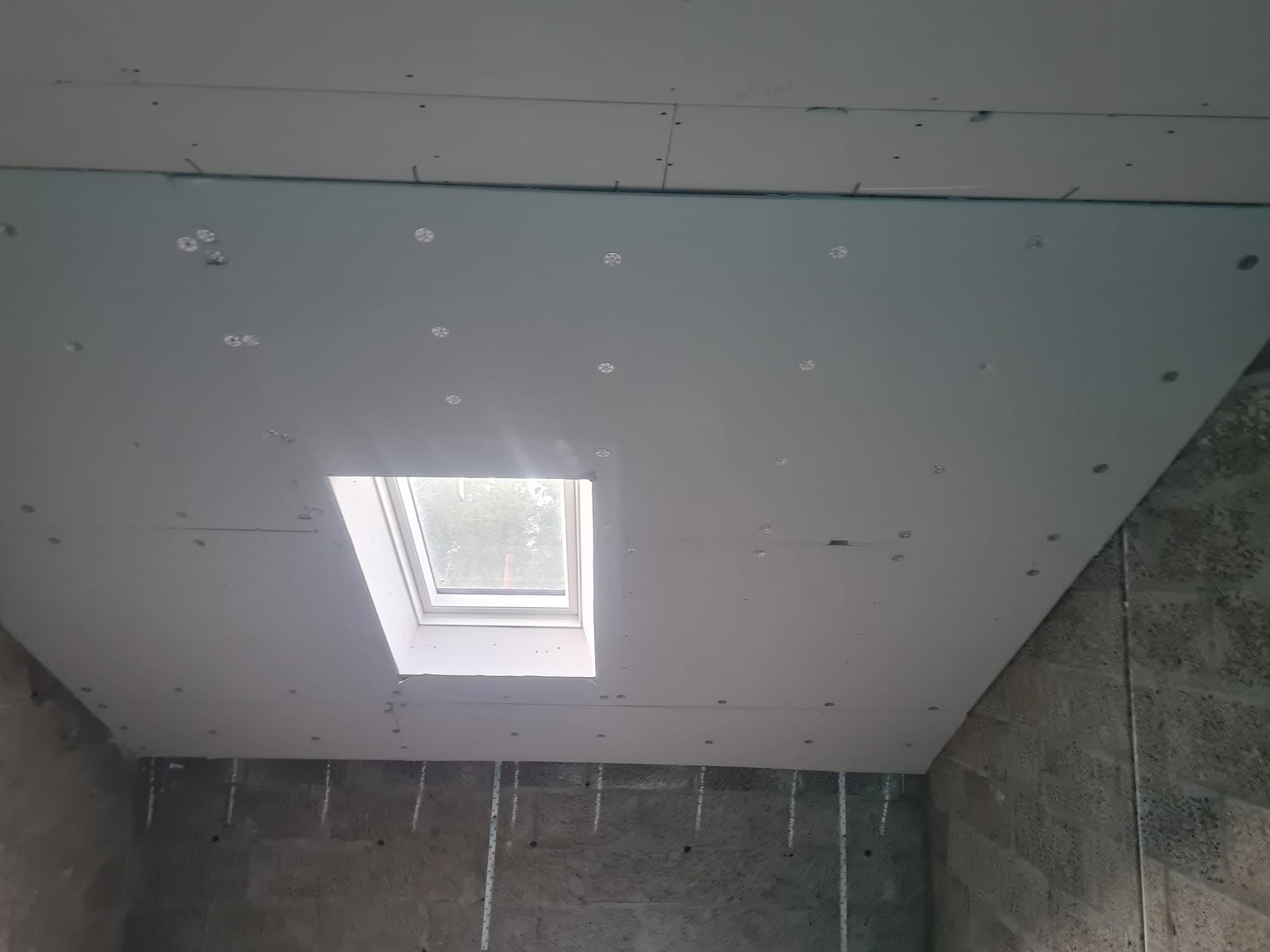 Plasterboarding around a window