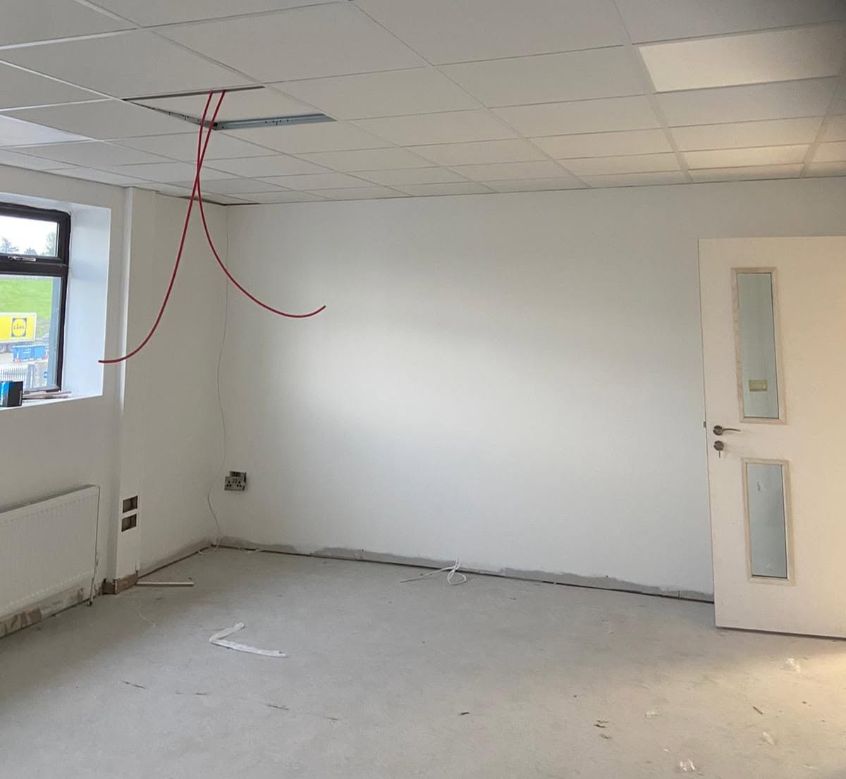 Suspended ceiling with integrated lighting